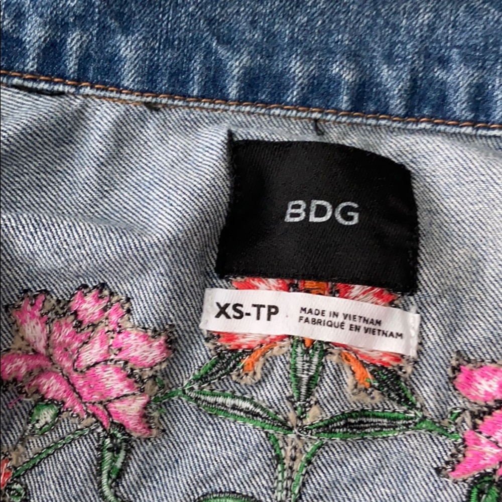 Jean jacket - Picture 3 of 11